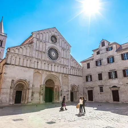 Kalelarga アパート